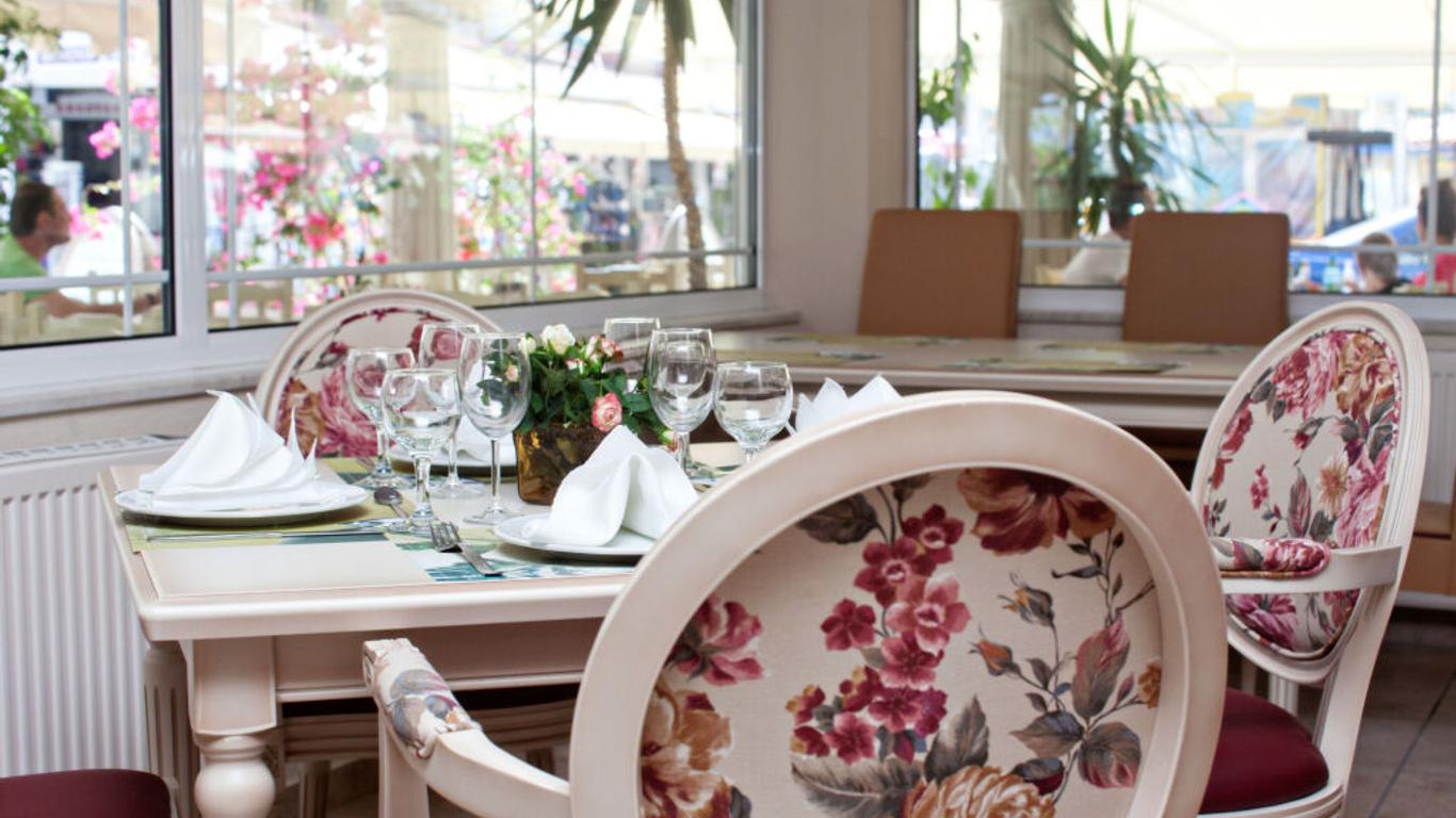 بارثينون آرت هوتل