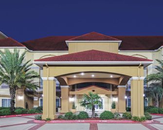 La Quinta Inn & Suites by Wyndham Bay City - Bay City - Edificio