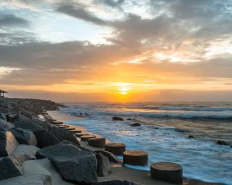 Colony II - Sunset Beach - Beach