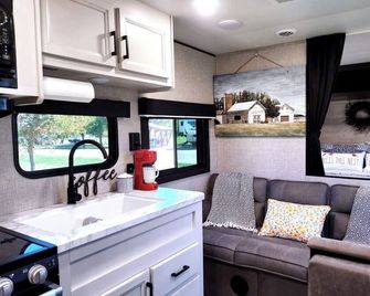 New 2023 Jayco Jay Flight RV Fully Furnished with Full hook-ups already set up! - Mena