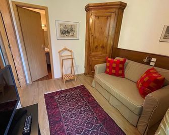 Hôtel La Rubanerie - Schirmeck - Sala de estar