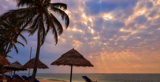 Diani Reef Beach Resort & Spa - Mombasa - Beach