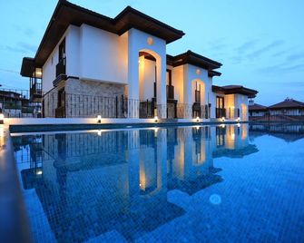 Verde Suites Akyaka - Akyaka - Pool