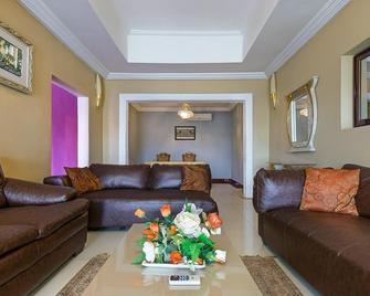 Okumah Hotel - Kumasi - Living room