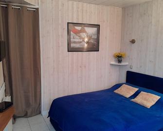 Cote De Granit Rose, Vue Mer, Studio Ground Floor Renovated This Year - Perros-Guirec - Bedroom