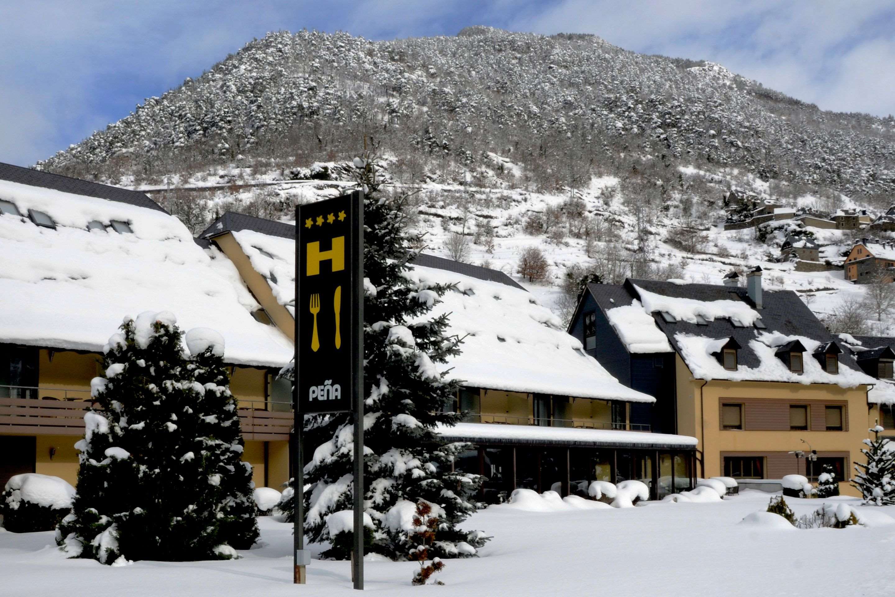 Hotel & Restaurante Peña - Viella - בניין