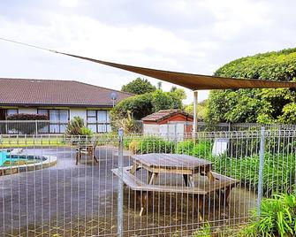 Airport Garden Inn Hotel & Conference Centre - Auckland - Patio