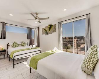 Skyline 2br I Free Parking I King Bed I Workspace - Dallas - Bedroom