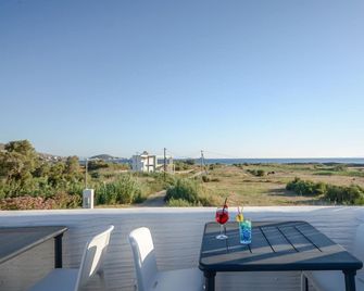 Grand Sea View Signature Suite with Jacuzzi - Naxos - Balcón