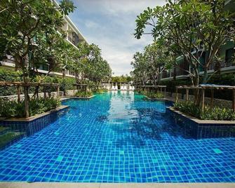 The Title Condo by Tropiclook - Rawai - Pool