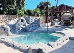 New House 4be/2ba, Cute Pool/Spa With Slide Near Beach, Disneyland For 12! - Fountain Valley - Pool