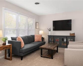 Salisbury Cottage - Salisbury - Living room