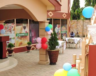 Allseasons Hotel Ltd - Adentan - Patio