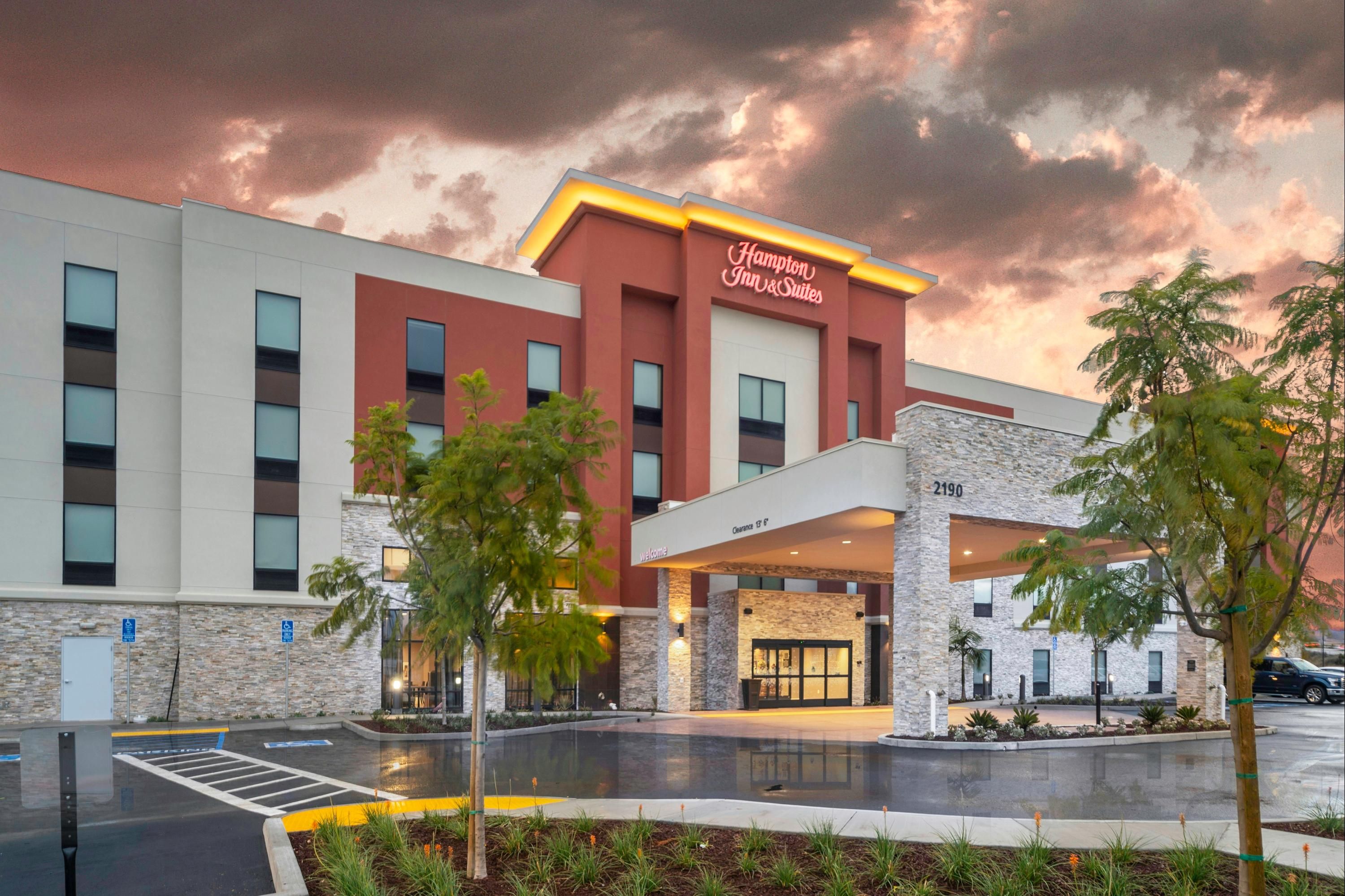 Hampton Inn & Suites Santa Maria - Santa Maria - Building