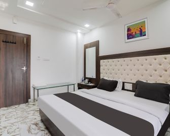 Hotel O Mahaveer Palace - Varanasi - Bedroom
