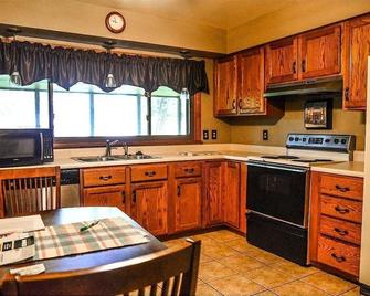 Furnished Home in quiet neighborhood close to everything 1 bedroom available - Lima - Kitchen