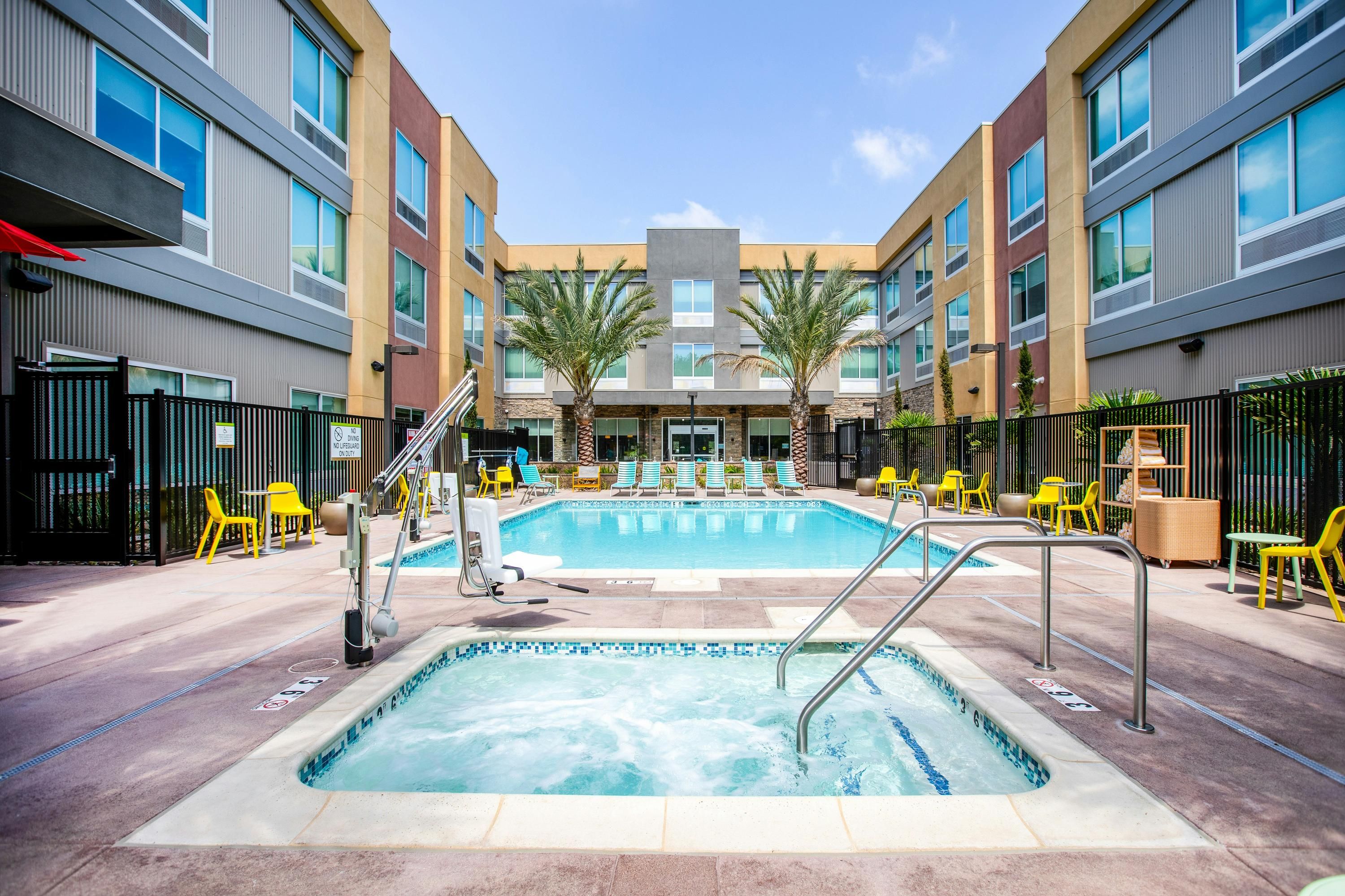 Home2 Suites by Hilton Carlsbad - Carlsbad - Pool