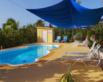 Private and secluded west end beach house - West End - Piscina