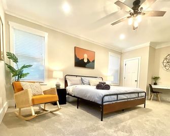 4 Bedroom Suites Under 1 Roof Near Downtown Atlanta & Airport - East Point - Bedroom