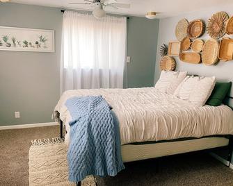 Chic & cozy 1 bedroom guest-house - Medford - Bedroom