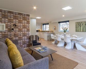 Alchemy Cottage - Arrowtown Holiday Home - Arrowtown - Living room