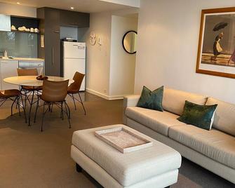 Lorne Chalet Apartment 36 - Lorne - Obývací pokoj