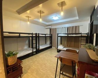 Summers Cozy studio in delightful Digos City with AC - Digos - Chambre