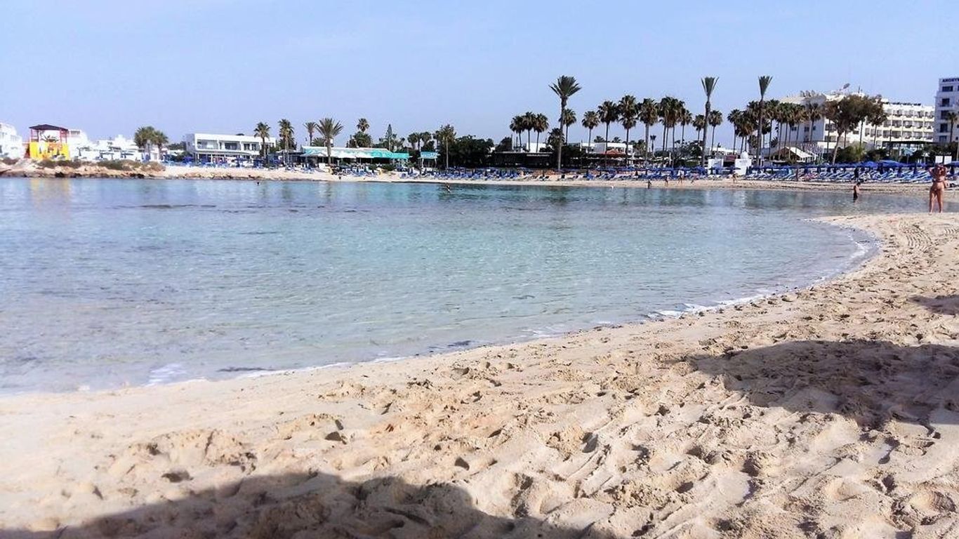 Christopher's Sandy Beach Suites