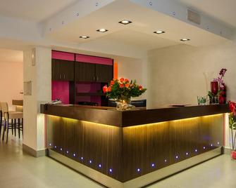 Hotel Hermitage - Massa - Front desk