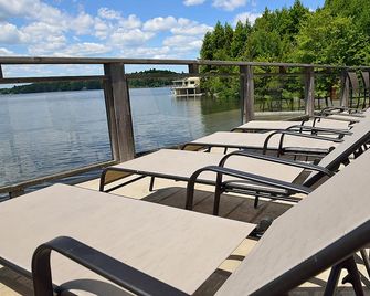 Beautiful Sunset-Facing 6-Bedroom Cottage & Boathouse on Central Lake Rosseau - Port Carling - Balcony