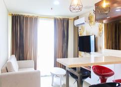 Best and Simply Modern 1BR at Tuscany By Travelio - Serpong - Living room