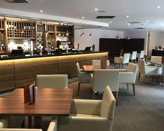 رامادا باي ويندام تيلفورد إيرون بريدج - تلفورد - مطعم