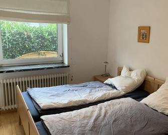 Apartment close to the center + free parking - Oldenburg - Bedroom