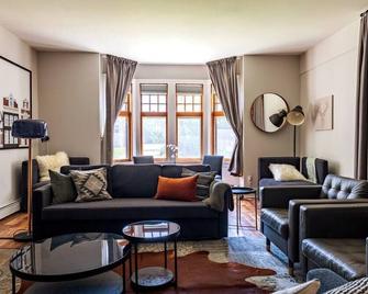 Mke Mansion - East Wing Private Home - Milwaukee - Sala de estar