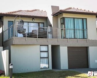 Coral Beach House - East London - Building