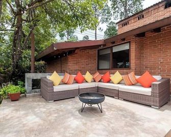 Incredible Property with Huge Garden and Pool! - Valle de Bravo - Patio