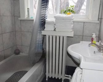 Downtown Bed and Breakfast - Ottawa - Bad