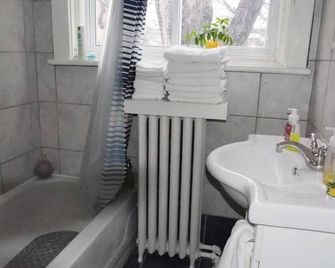 Downtown Bed and Breakfast - Ottawa - Badrum
