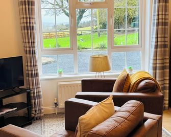One Bedroom Self-Contained Apartment. King or Twin Set Up - Blessington - Living room