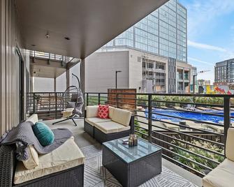 Skyline Glory - with Pool in Downtown Nashville - Nashville - Balcony