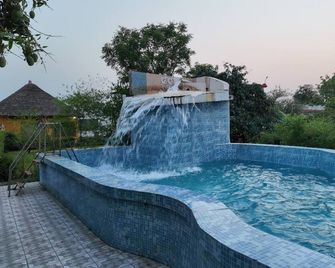 Jungle Heritage Resort - Lakhīmpur - Pool