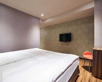 Tomorrow Hotel - Taipei City