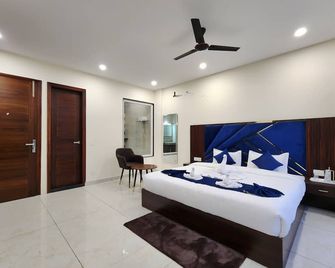 Raina's BnB - Solan - Bedroom