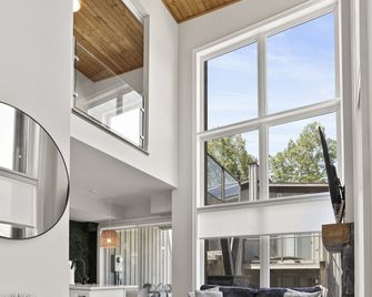 Muskoka Bay Resort - Gravenhurst - Living room
