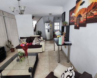 The Inca Guesthouse - Hostel - كويتو - غرفة معيشة