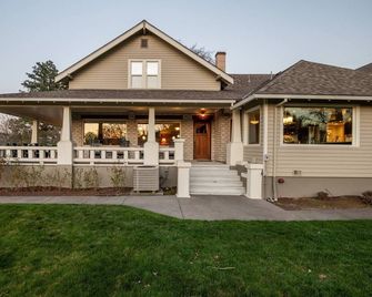 Expansive Panoramic View of Columbia Gorge, Enormous Deck and Seating, BBQ, Billiards, Darts, Games - The Dalles - Edificio