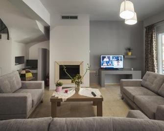 4 Seasons Villas - Plataria - Living room