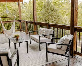 Ozark Getaway - Harrison - Balcony