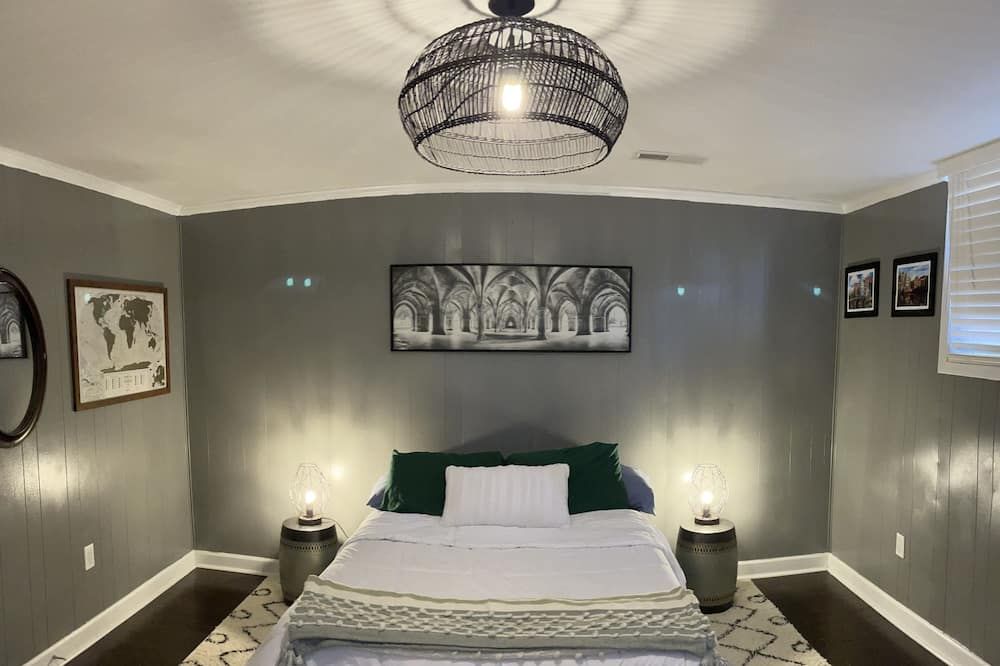 3 King, 2 Queen 2 Living Rooms - Charlotte - Bedroom