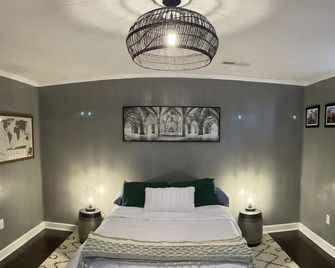 3 King, 2 Queen 2 Living Rooms - Charlotte - Sovrum